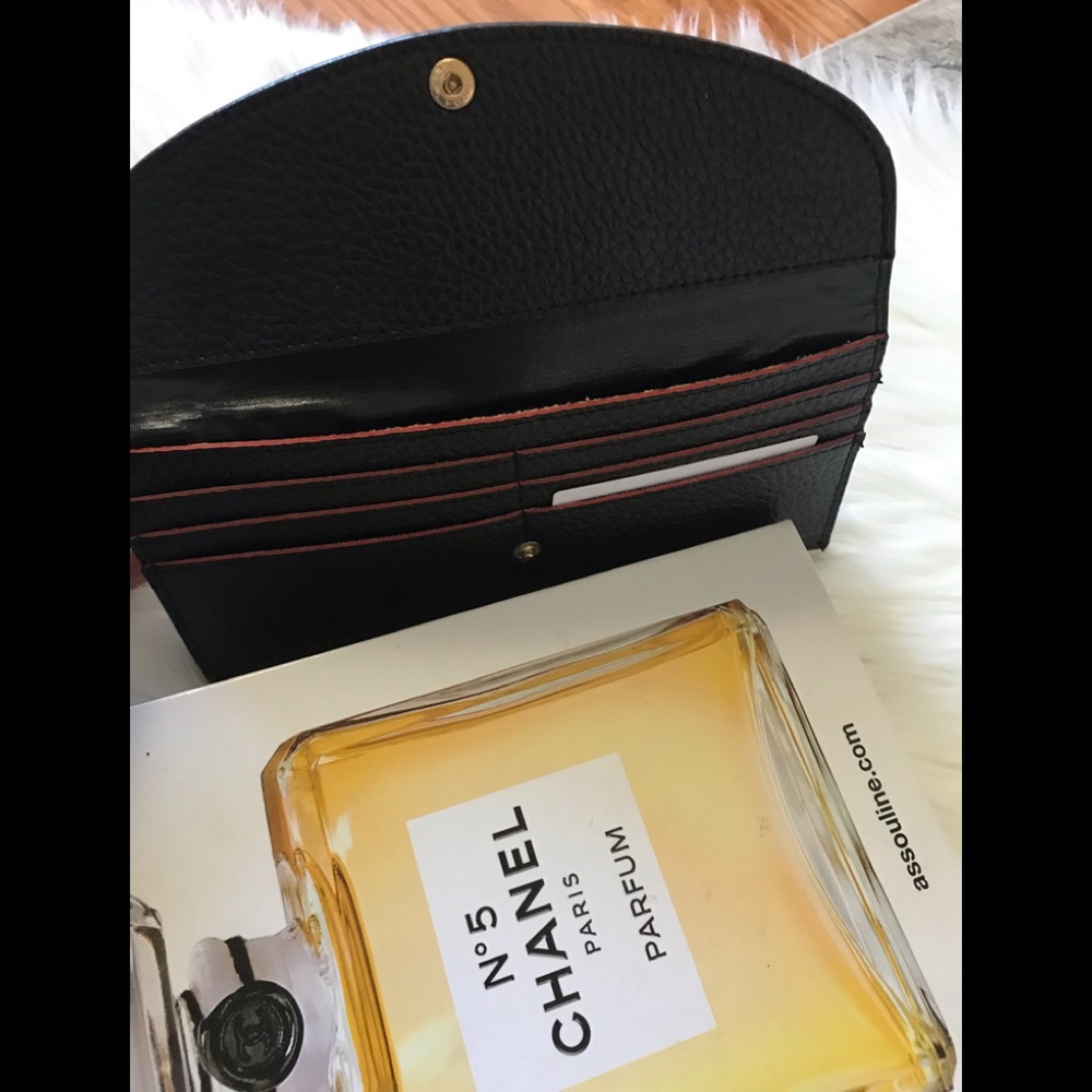 Classic Everyday Wallet with 6 Credit Card Slots